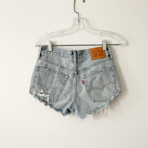 ✨ Light Blue Distressed Jean Shorts | Levi's - Picture 3 of 5